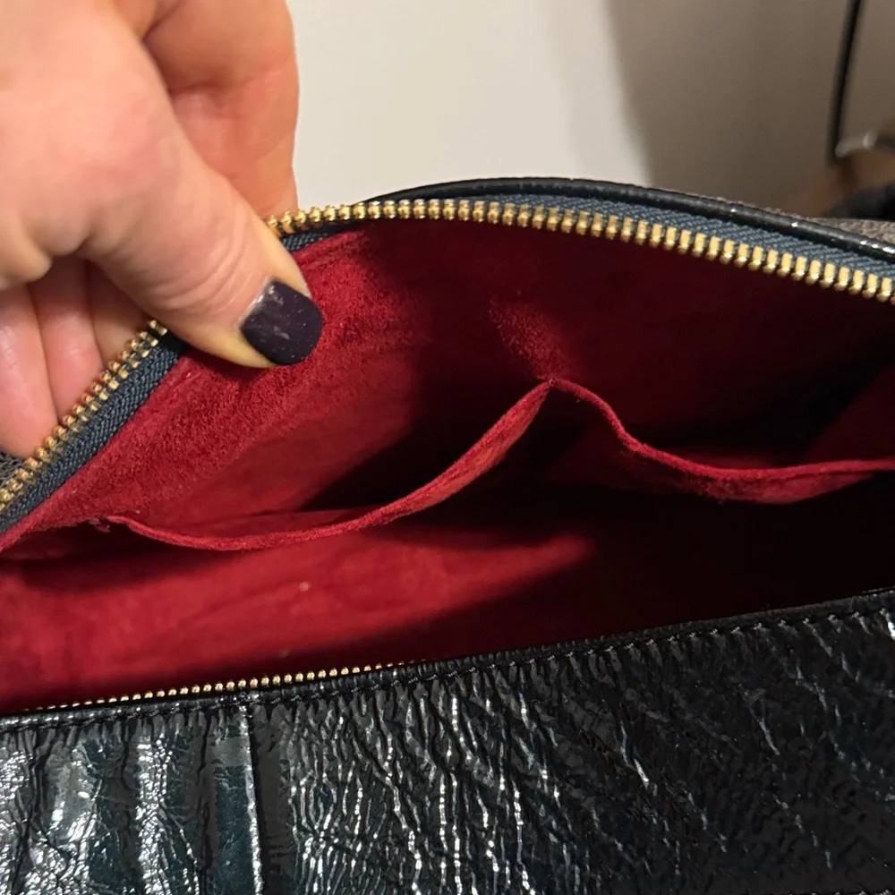 Kelly-Tooke Black Patent Leather Shoulder Bag - Picture 3 of 9